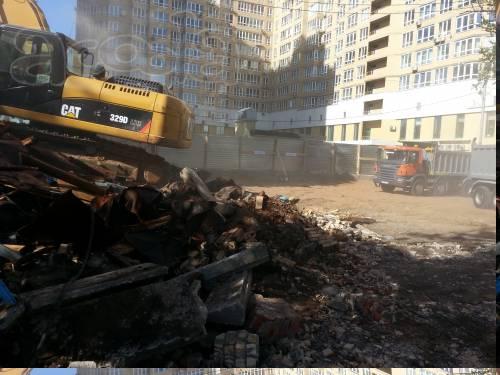 Копаем котлован при помощи экскаватора