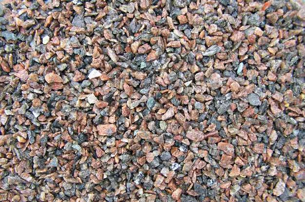 Гранитная крошка фракция:2/5, фасовка:мешок 25 кг.