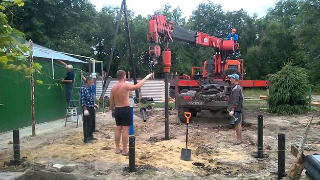Закручивание винтовых свай, шпунтирование, бурение