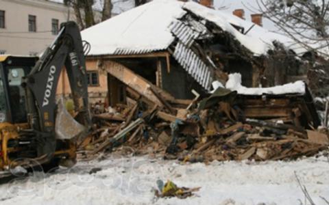 Демонтаж ветхих домов и строений