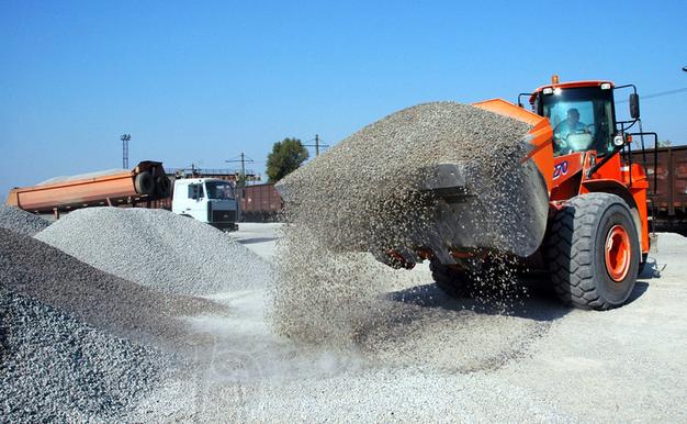 Завоз щебня, камня, песка крупными партиями