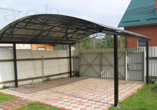 Навес для автомобиля из поликарбоната.