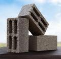 Блоки строительные: керамические, газосиликатные, пескобетонные, керамзитобетонные.