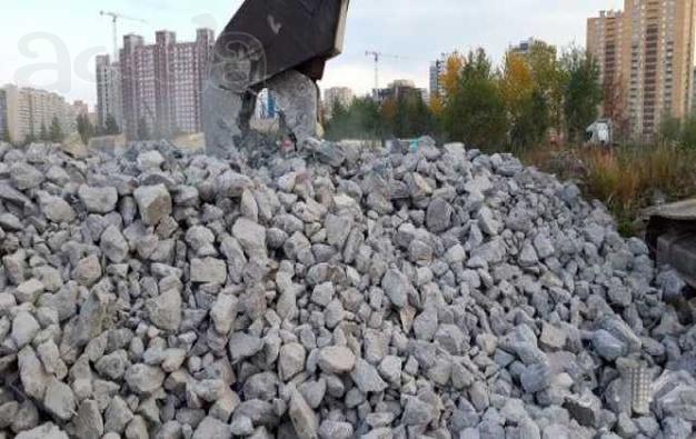 Площадка по свал скола бетона кирпич с деревяшками. По Москве