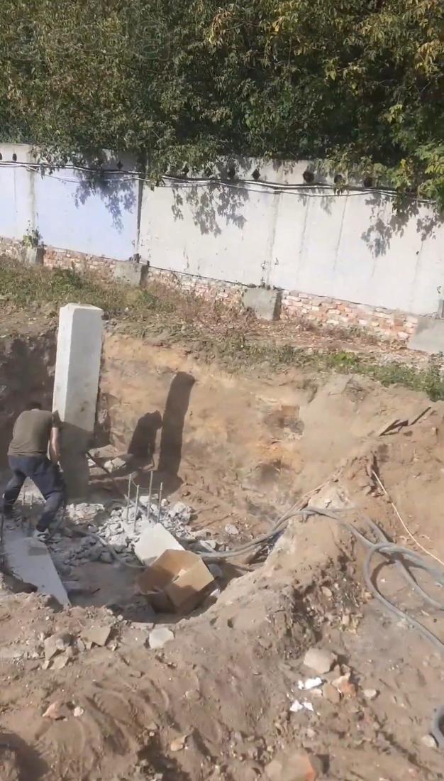 Срубка срезка оголовков свай обрубка распушевка Компания ХСКА специализируется на разрушении, срубке, рассверливание и распушение оголовков свай. Мы можем работать как с использованием техники, так и вручную с помощью бетоноломов и пневматических отб