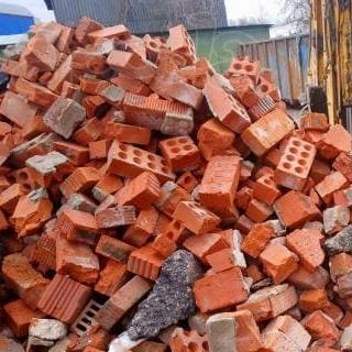 Строительный слом кирпича, бетона, приму